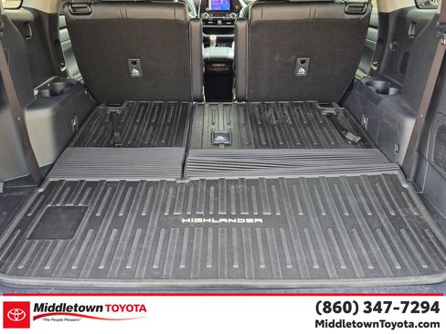 Certified 2024 Toyota Highlander XLE AWD/4WD image 30