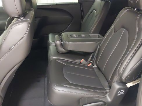 New 2026 Chrysler Pacifica Select image 38