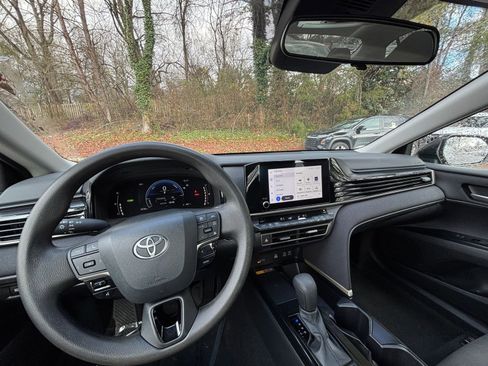 Used 2025 Toyota Camry LE image 38