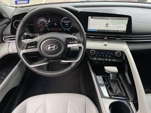 Used 2025 Hyundai Elantra Limited FWD image 11
