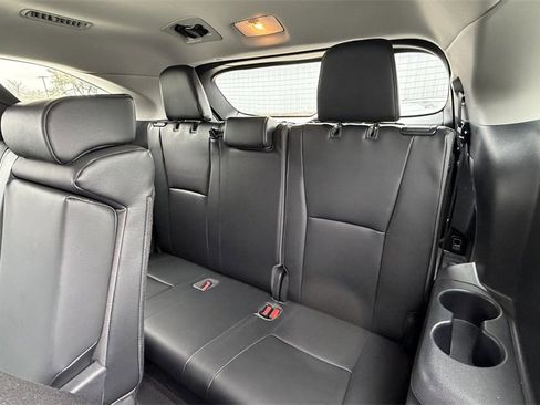 Used 2020 Toyota Highlander XLE image 16