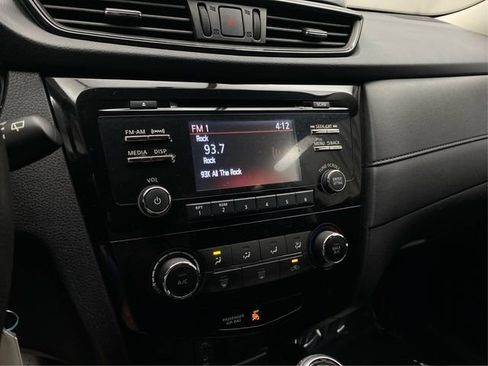 Used 2017 Nissan Rogue S AWD/4WD image 29