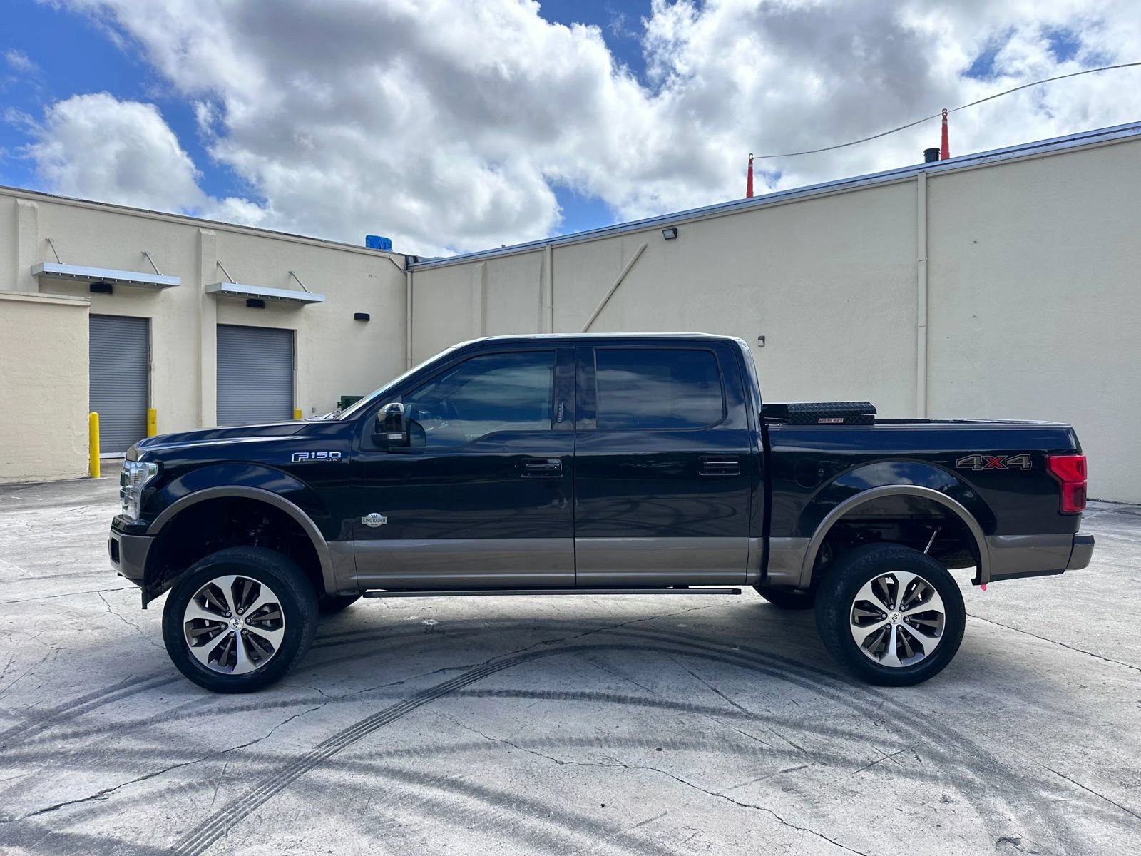 Used 2019 Ford F150 King Ranch w/ Equipment Group 601A Luxury AWD/4WD image 8