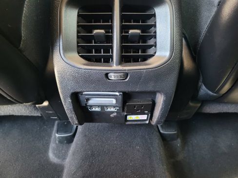 Used 2019 Jeep Cherokee Latitude Plus w/ Comfort/Convenience Group FWD image 16