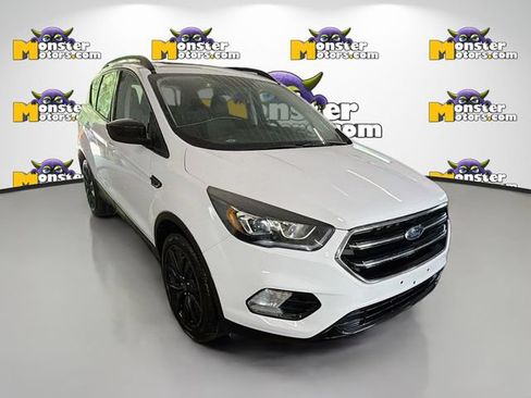 Used 2018 Ford Escape SE w/ SE SYNC Package AWD/4WD image 3