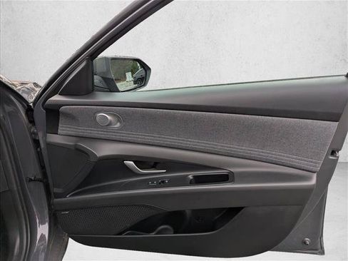 Used 2025 Hyundai Elantra Limited FWD image 26