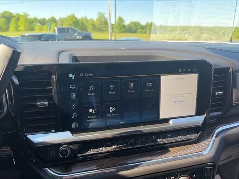 Used 2023 Chevrolet Silverado 1500 LT AWD/4WD image 14