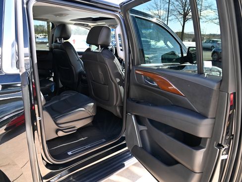 Used 2017 Cadillac Escalade ESV Luxury image 48