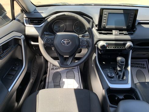 Used 2020 Toyota RAV4 LE w/ Carpet Mat Package AWD/4WD image 30