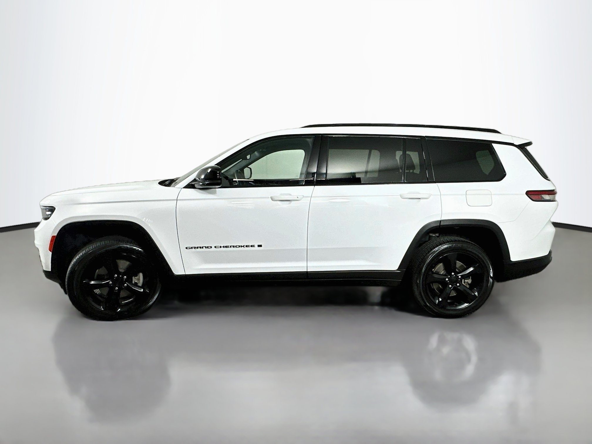 Used 2021 Jeep Grand Cherokee L Laredo AWD/4WD image 4