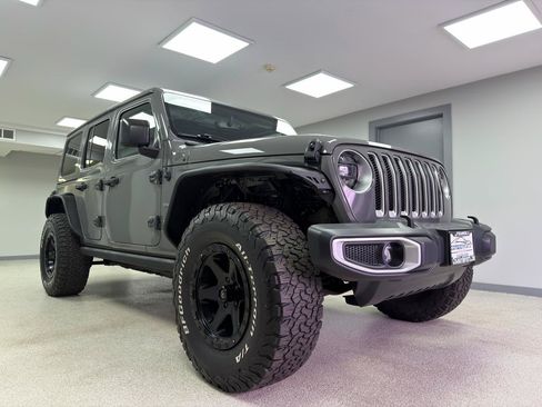 Used 2019 Jeep Wrangler Unlimited Sahara w/ Uconnect 4C Nav & Sound Group AWD/4WD image 4