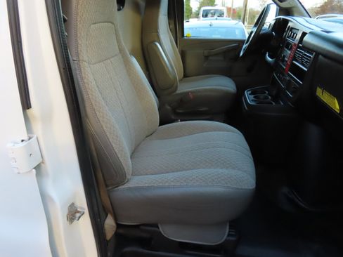 Used 2019 Chevrolet Express 2500 image 18