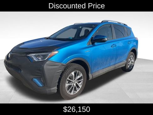Used 2018 Toyota RAV4 XLE w/ Carpet Mat Package AWD/4WD image 3