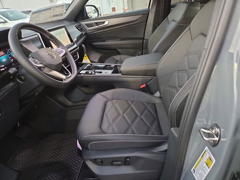 New 2026 Volkswagen Atlas Cross Sport SE image 4