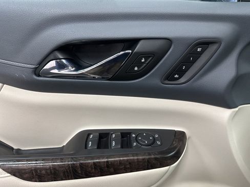 Used 2020 GMC Acadia Denali w/ LPO, Floor Liner Package image 20