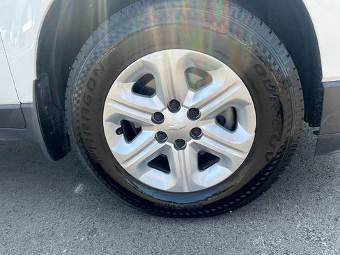 Used 2017 Chevrolet Traverse LS FWD image 11