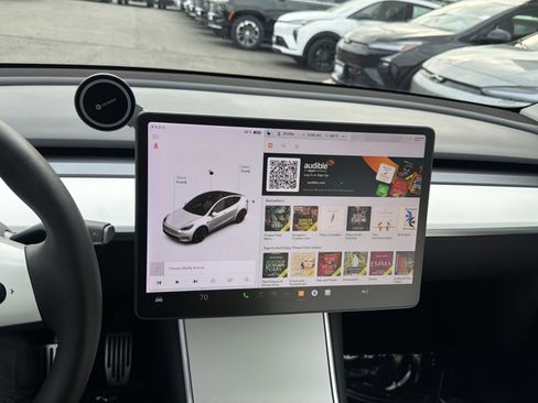 Used 2021 Tesla Model Y Long Range image 18