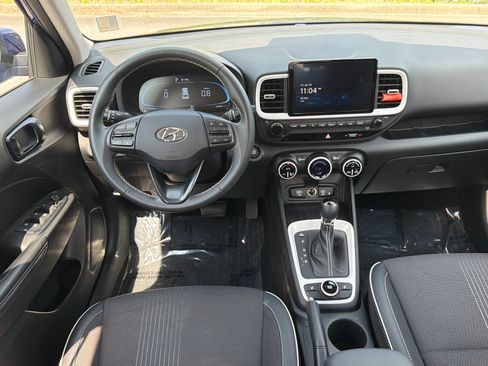 Certified 2025 Hyundai Venue Limited FWD image 23