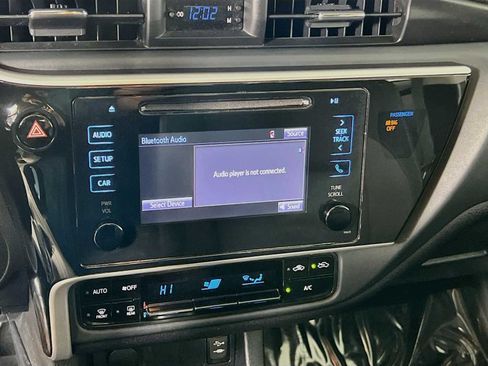 Used 2018 Toyota Corolla LE FWD image 13