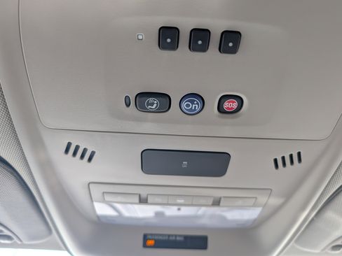 Used 2014 Chevrolet Volt FWD image 23