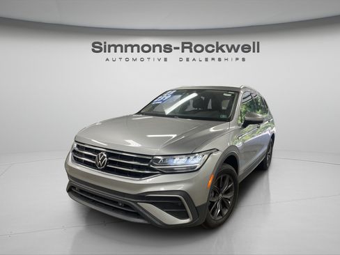 Used 2023 Volkswagen Tiguan SE w/ Panoramic Sunroof Package AWD/4WD image 1