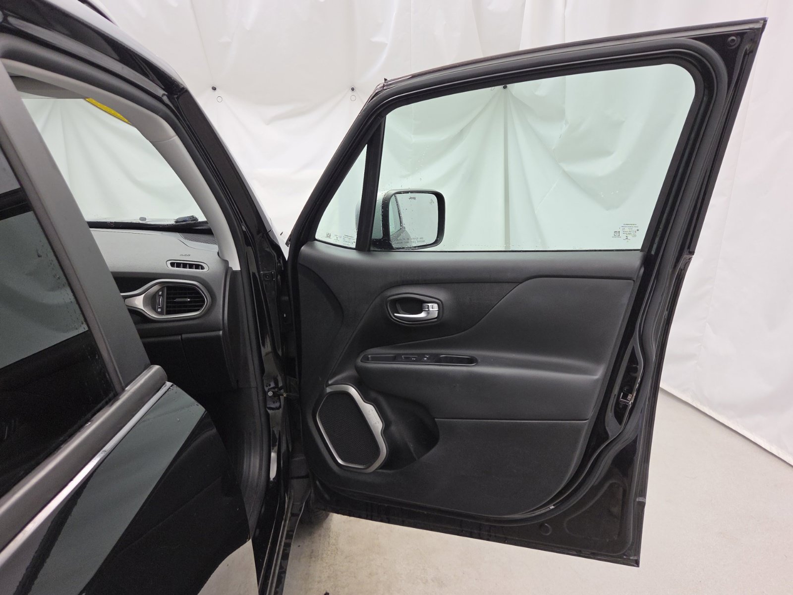Certified 2018 Jeep Renegade Limited w/ UConnect 8.4 Nav Group AWD/4WD image 41