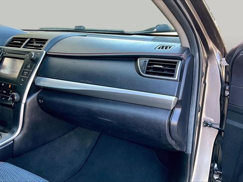 Used 2015 Toyota Camry SE FWD image 19