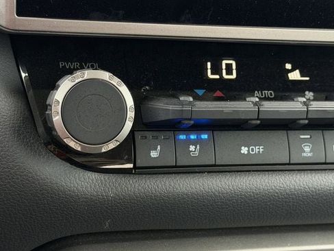 Used 2023 Toyota Tundra Limited AWD/4WD image 23