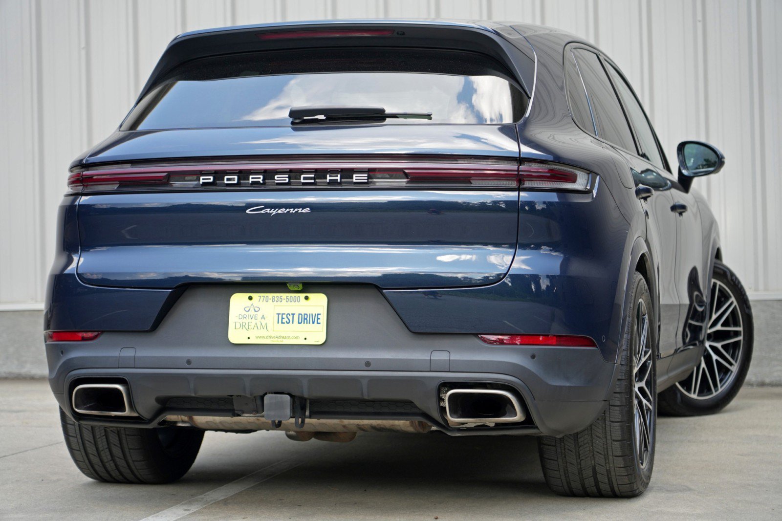 Used 2024 Porsche Cayenne AWD/4WD image 5