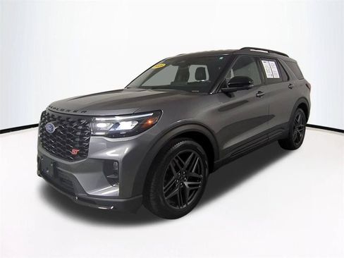 Used 2025 Ford Explorer ST AWD/4WD image 9