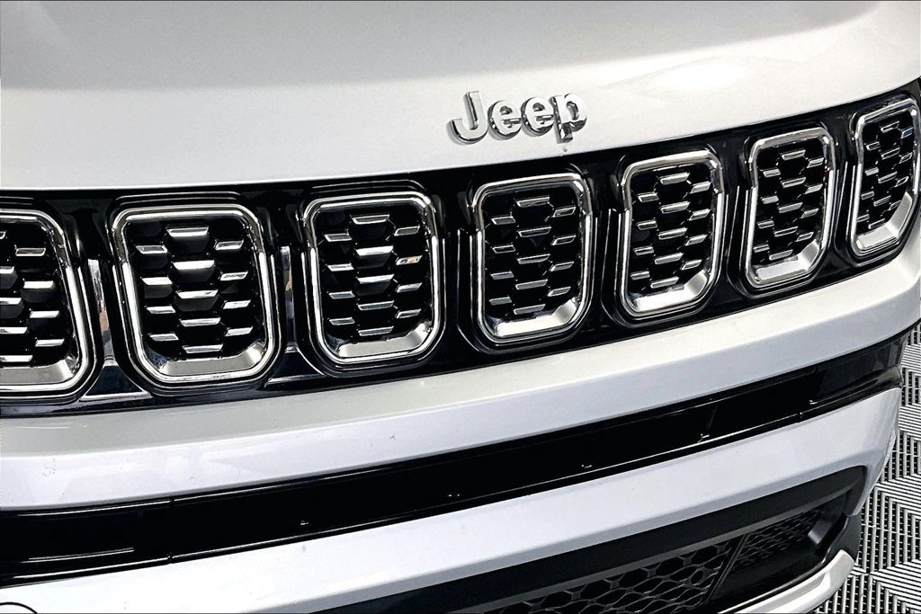 Used 2025 Jeep Compass Limited AWD/4WD image 29