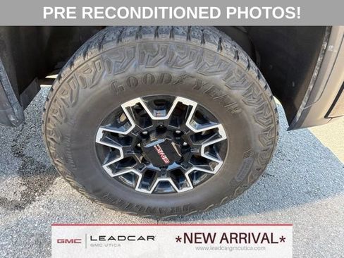 Used 2025 GMC Sierra 2500 AT4X AWD/4WD image 9