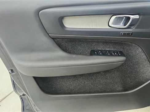 Used 2024 Volvo XC40 B5 Plus image 36