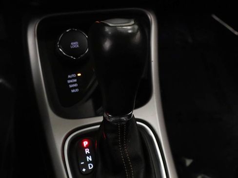 Used 2020 Jeep Compass Latitude w/ Cold Weather Group AWD/4WD image 9