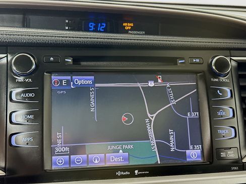 Used 2014 Toyota Highlander XLE image 13