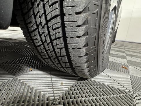 Used 2024 Toyota Highlander LE image 12