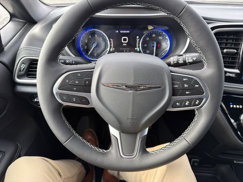 New 2026 Chrysler Pacifica Select image 21