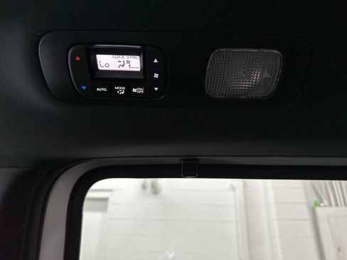 Used 2024 Honda Odyssey Sport image 32