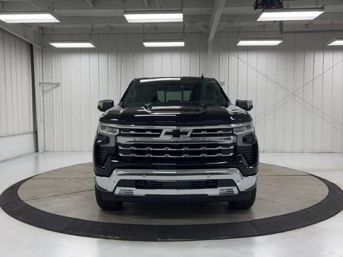 Used 2023 Chevrolet Silverado 1500 LTZ w/ LTZ Convenience Package II AWD/4WD image 3