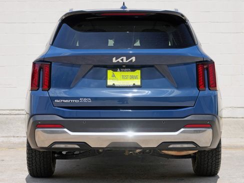 Used 2024 Kia Sorento S w/ Panoramic Sunroof Package FWD image 10