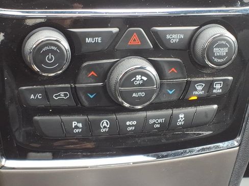 Used 2022 Jeep Grand Cherokee Limited AWD/4WD image 23