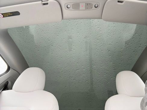 Used 2022 Tesla Model Y Performance image 31