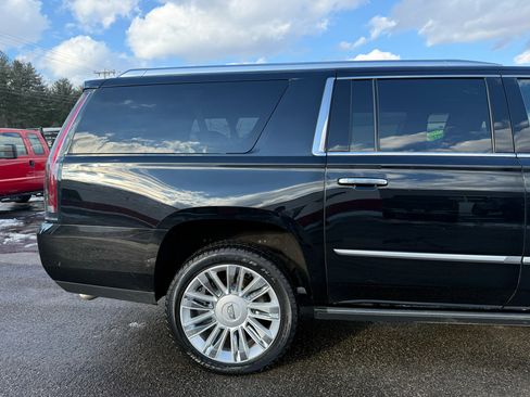 Used 2019 Cadillac Escalade ESV Platinum image 12