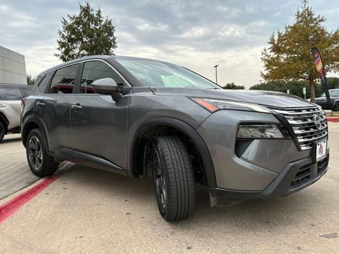 Used 2025 Nissan Rogue SV AWD/4WD image 4
