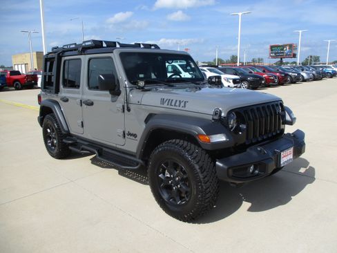 Used 2023 Jeep Wrangler Unlimited Sport AWD/4WD image 9