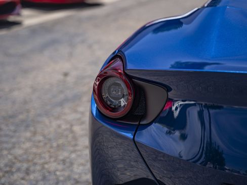 Used 2019 Ferrari Portofino image 23