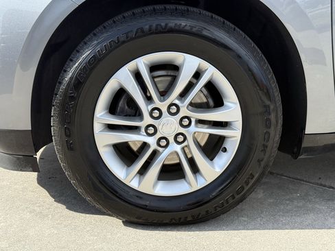 Used 2018 Buick Enclave Essence image 12