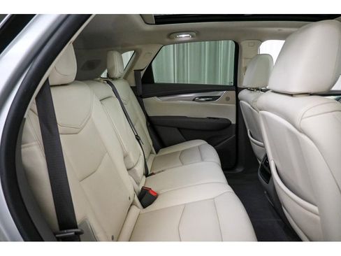 Used 2017 Cadillac XT5 Luxury w/ Driver Awareness Package image 18