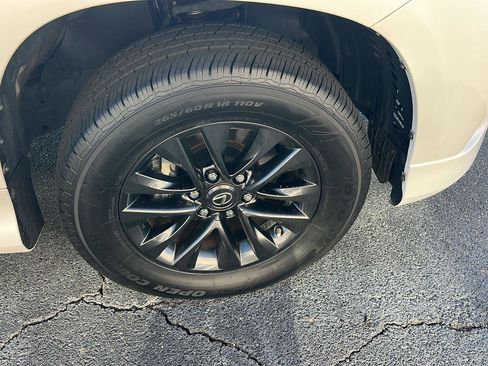 Used 2021 Lexus GX 460 Premium w/ Premium Package image 43