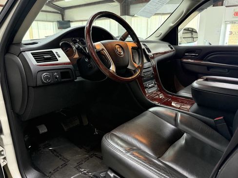 Used 2014 Cadillac Escalade Premium AWD/4WD image 20